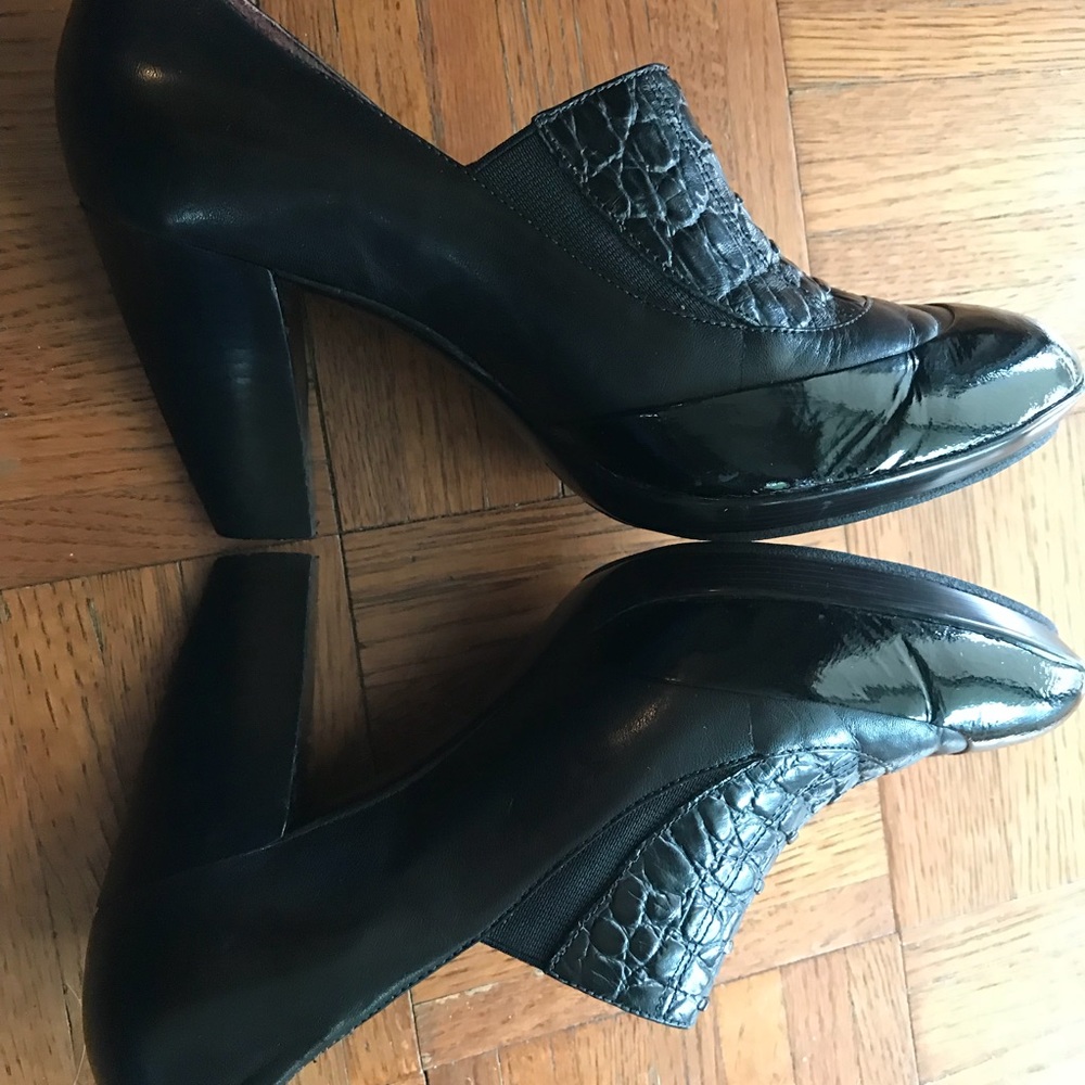 New Clark’s Leather Faux Lace up Booties Sz 8.5